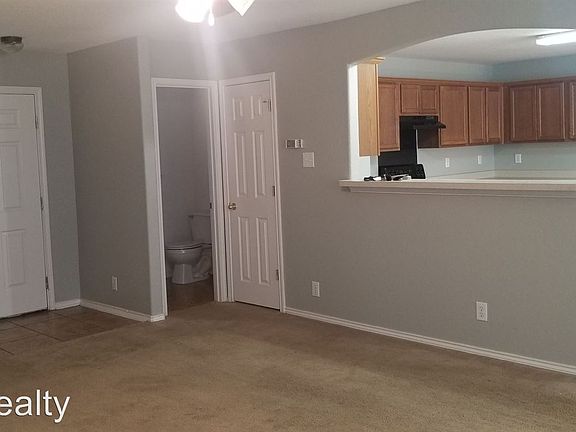 3rd image of 2122 Colorado Bnd