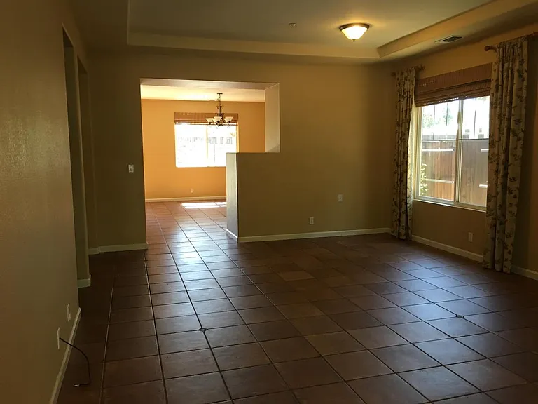 604 Snapdragon Ct — Photo 2