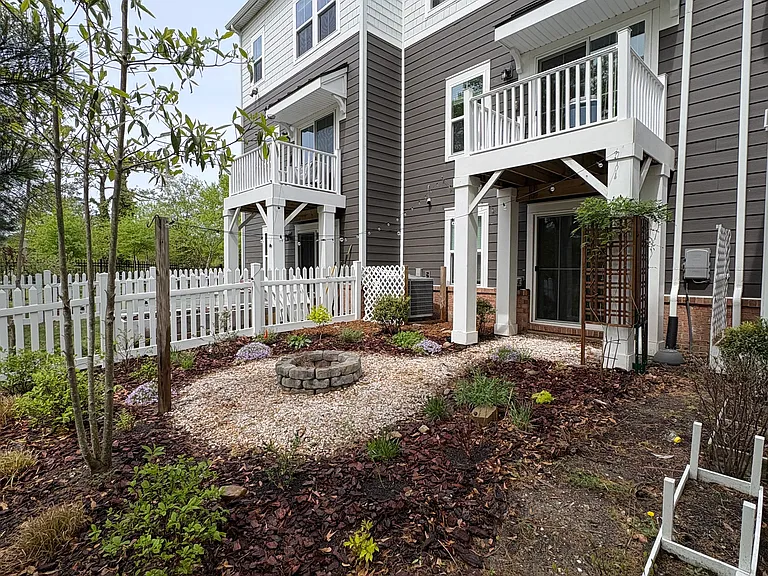 537 Westport St — Photo 23