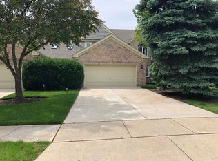 302 Pebble Beach Ln, Bartlett, IL 60103