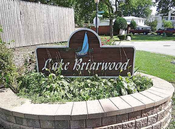 2nd image of 2813 Briarwood Dr E