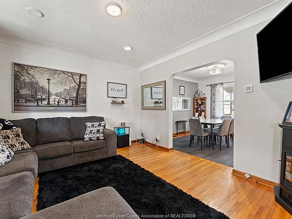 5th image of 1481 Benjamin Ave