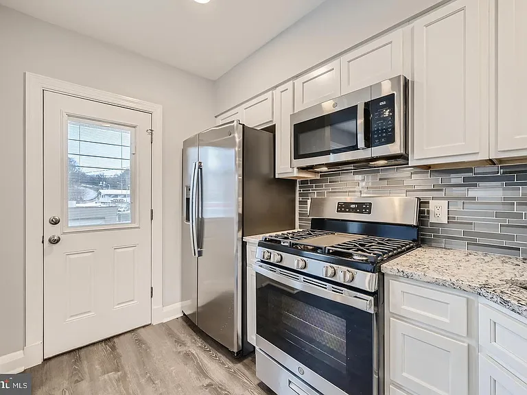 4429 Newport Ave — Photo 8