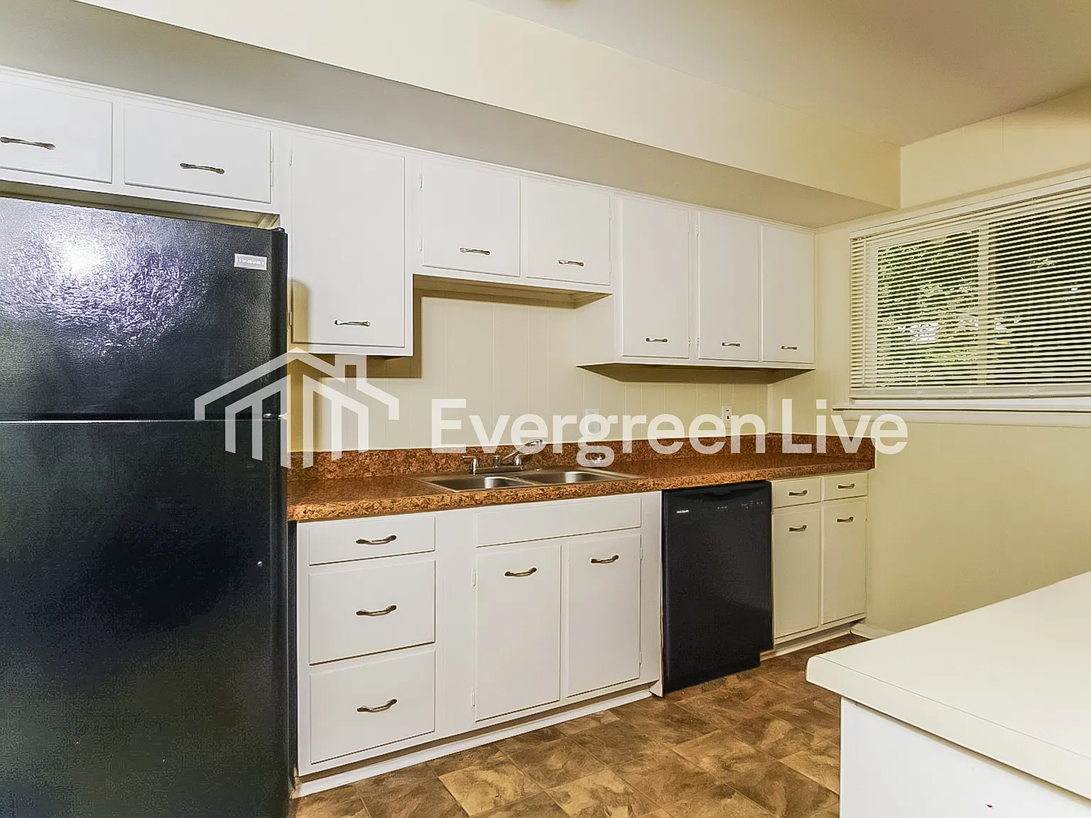 3 bed, 3.0 bath, 1373 sqft, $1,195 — Photo 4
