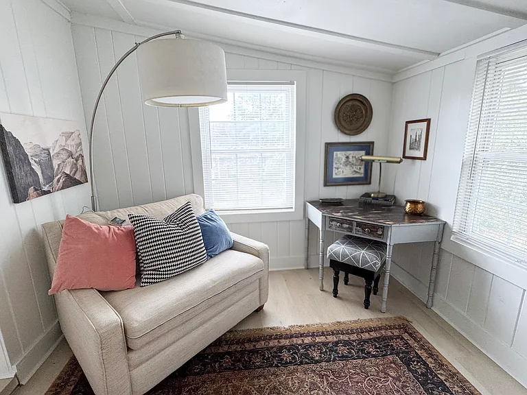 N 17th Ave — Photo 2