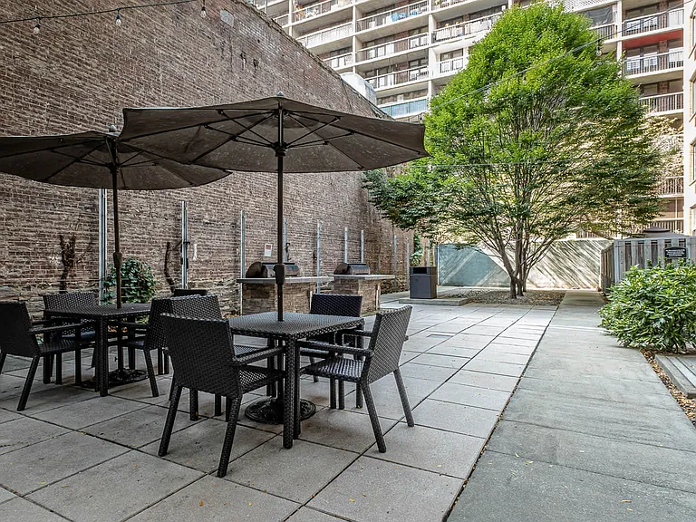 505 W 54th St #10 — Photo 29