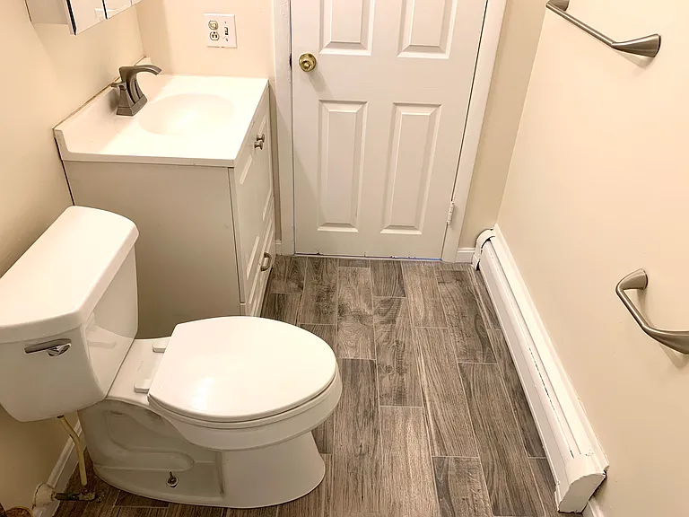29 Woodbine St #7 — Photo 8