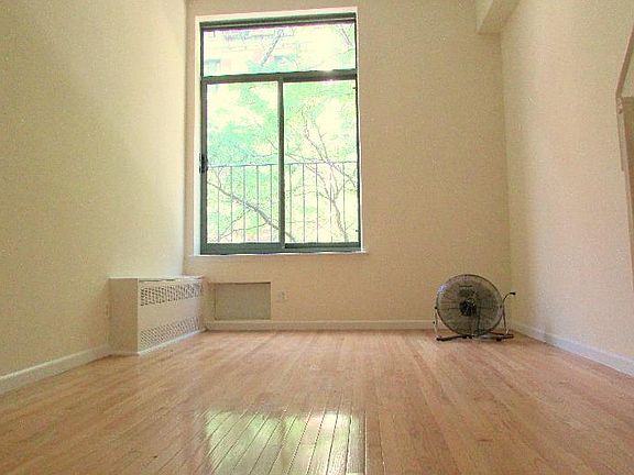 5th image of 153 E 32nd St Lbby Lk