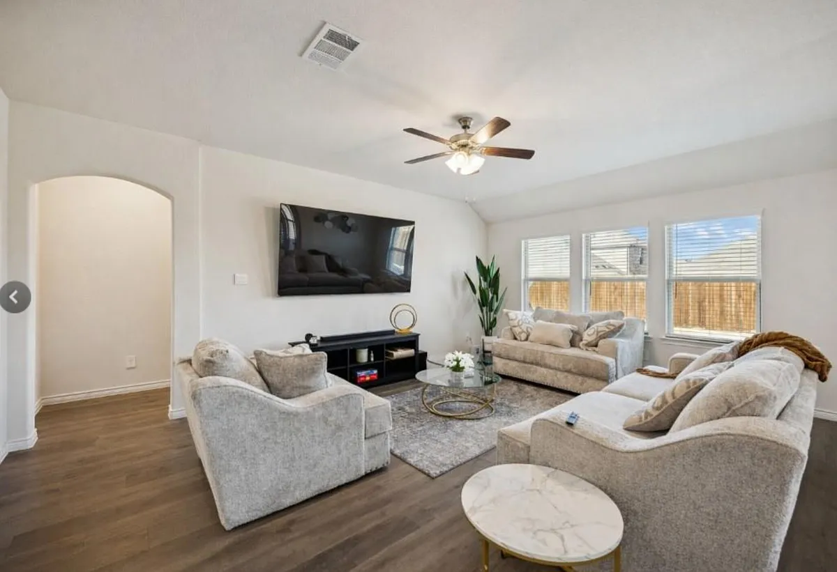 Living Area - 9729 Gooseneck Dr
