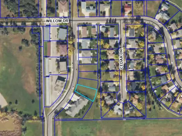 1606 Olive Dr, Aberdeen, SD 57401