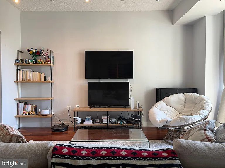 955 26th St NW #506 — Photo 3