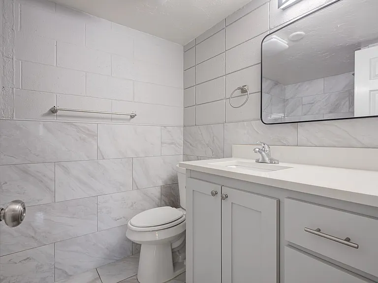 1325 W Lindsey St — Photo 42