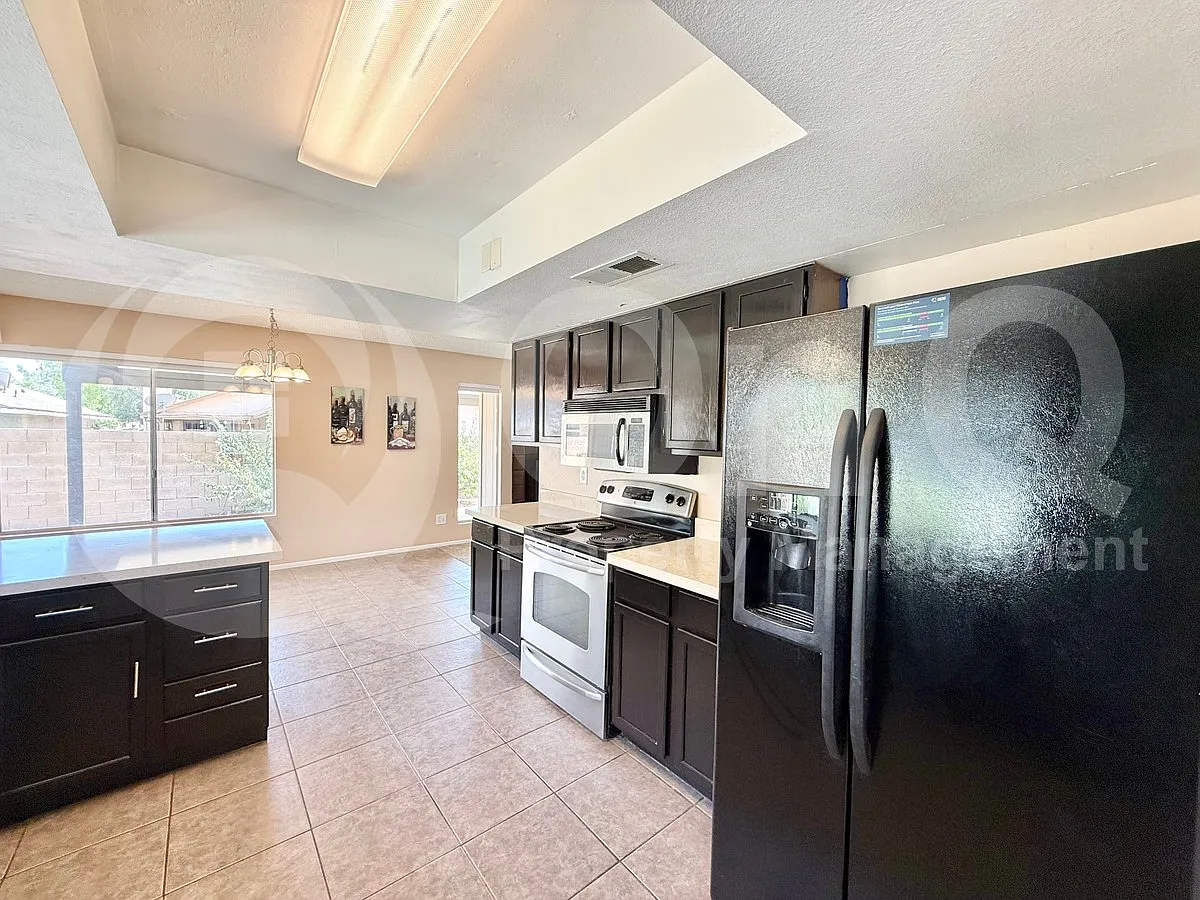 3 bed, 2.0 bath, 1763 sqft, $2,099 — Photo 4