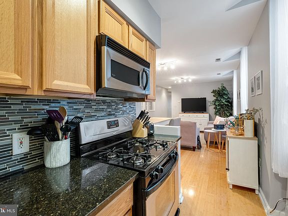 1830 Green St APT 2R, Philadelphia, PA 19130 | MLS #PAPH2335884 | Zillow