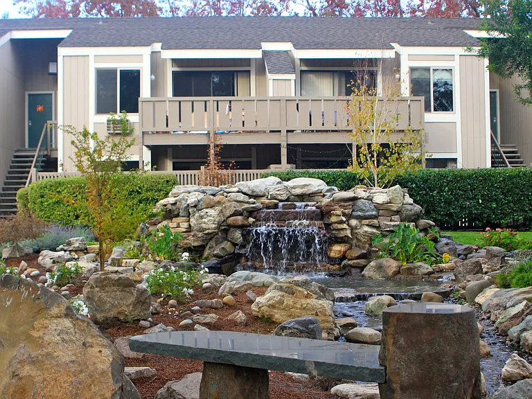 Glenbrook Apartments — Photo 16