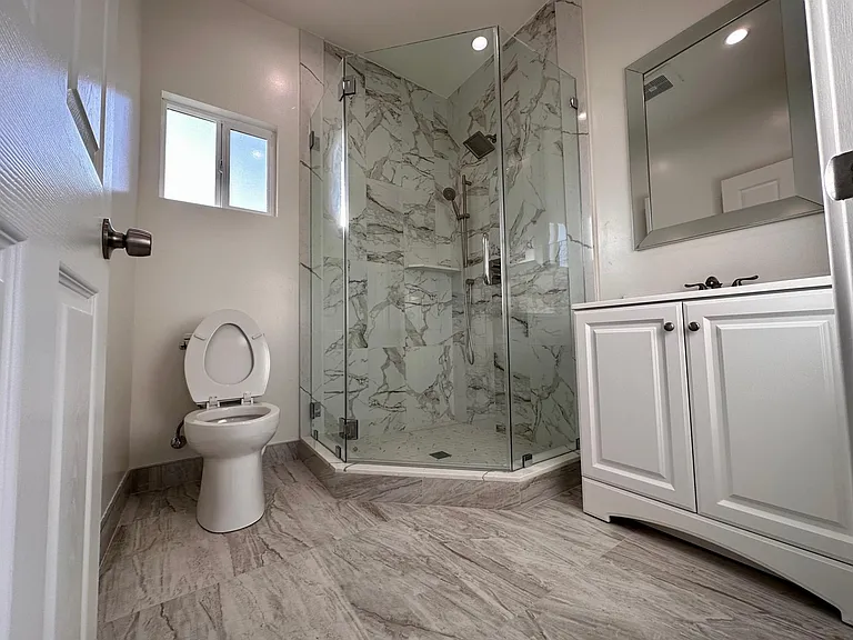 6744 Radford Ave — Photo 31