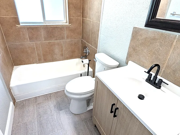 3344 N High St — Photo 7