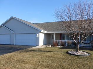 2300 Patriot Ln UNIT E, Oshkosh, WI 54904