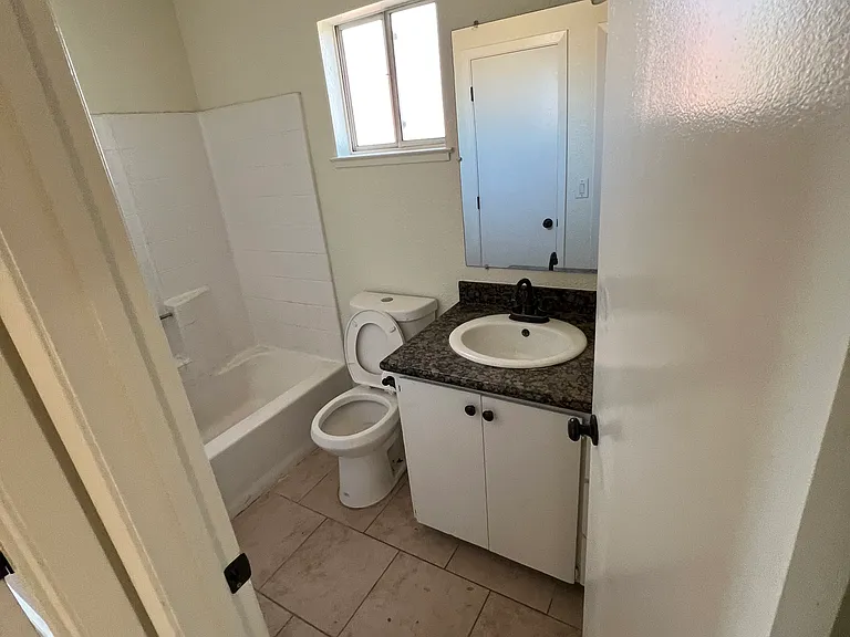1657 Grand Ave — Photo 14