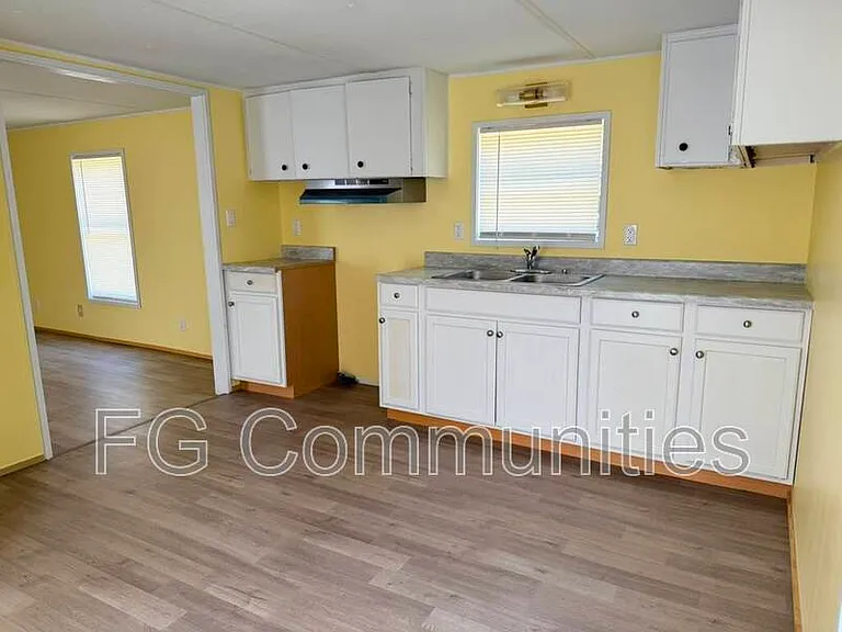 112 Laurin Dr — Photo 11