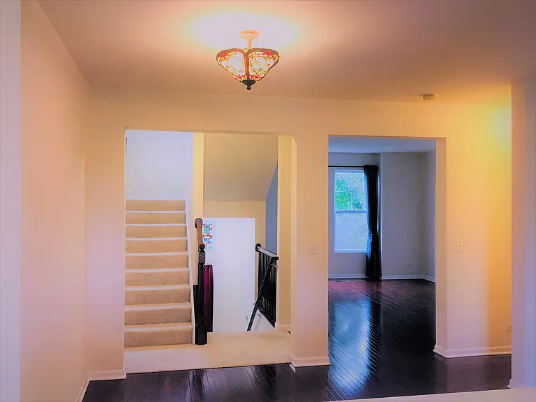 517 Plaza Pl — Photo 5