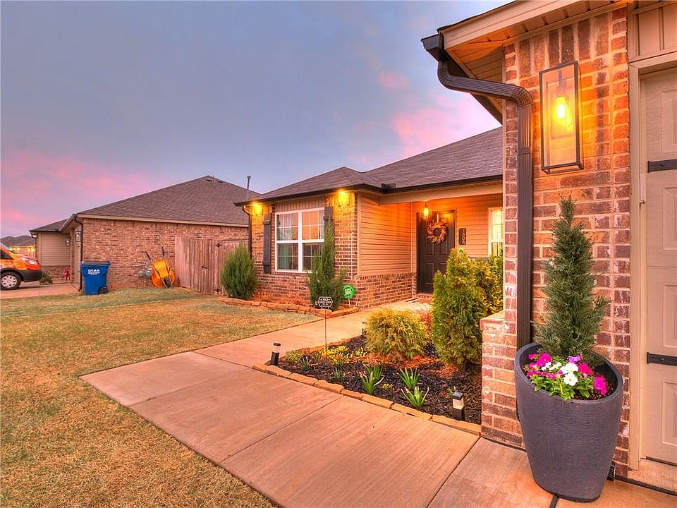 1st image of 1808 W Antler Way