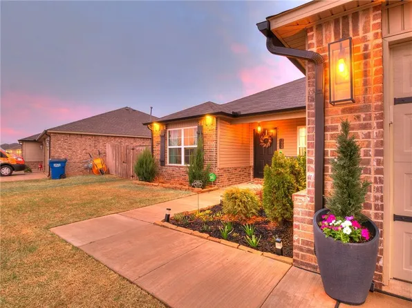 1808 W Antler Way, Mustang, OK 73064