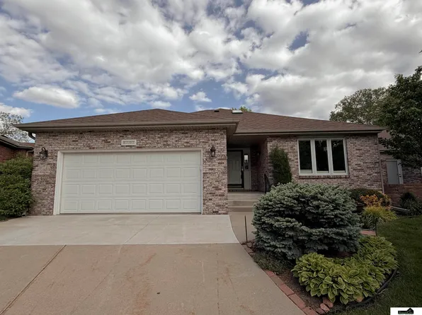 6707 Flint Ridge Rd, Lincoln, NE 68506