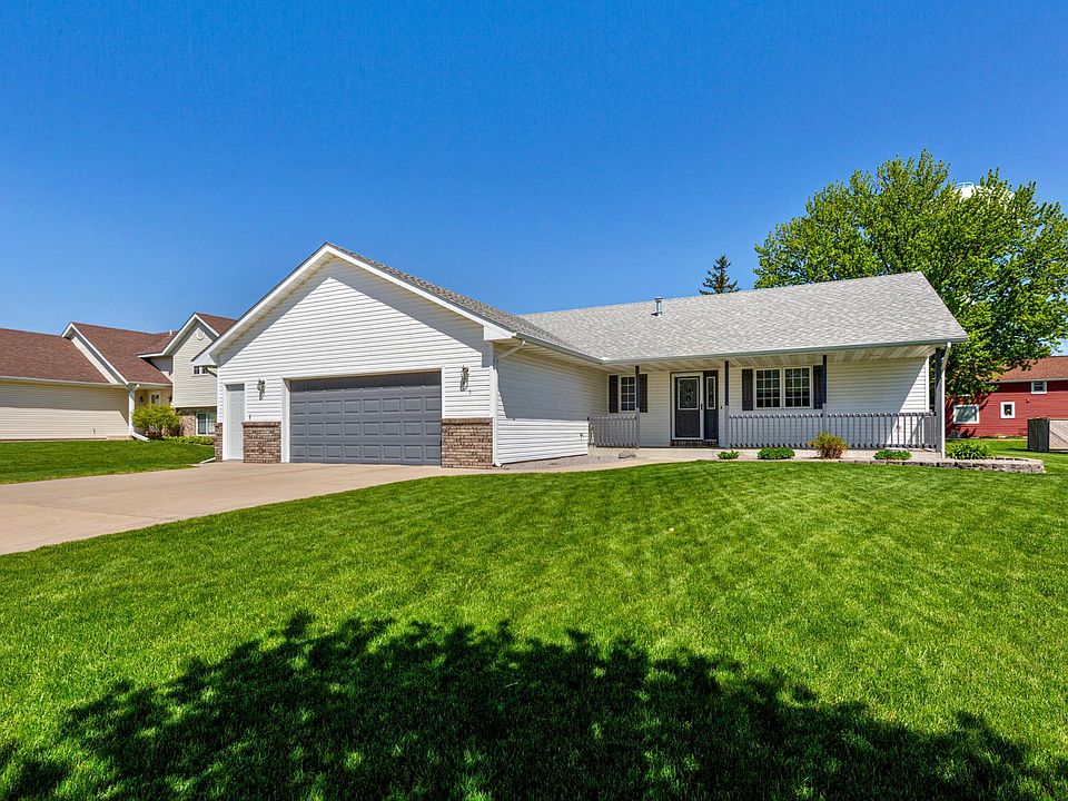 1st image of 425 Hazeltine Pl NE