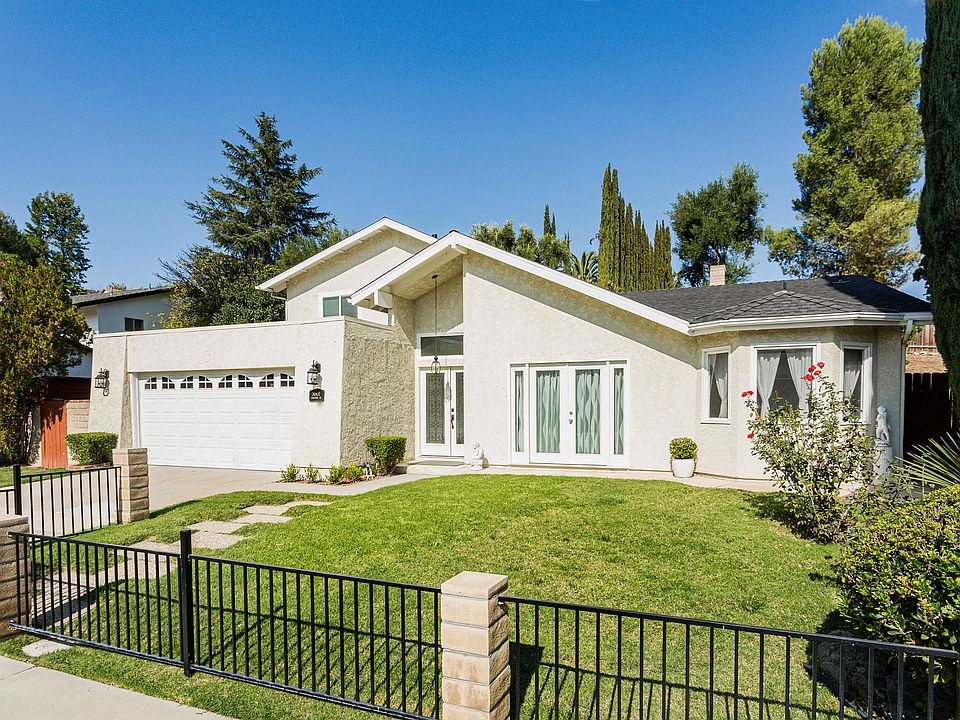 1st image of 30631 Lakefront Dr