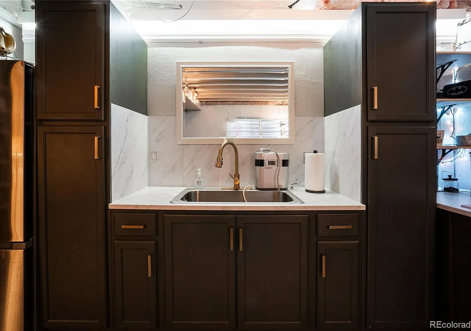 Fully Furnished Private Basement Apartment — Photo 3
