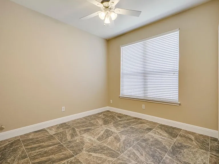 2202 Ezra Ct — Photo 23