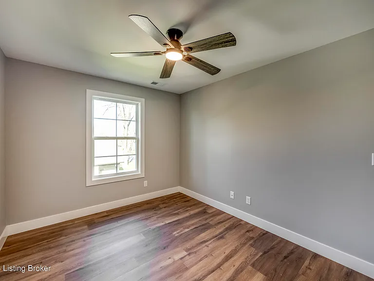 114 N Elm Grove Ave — Photo 32