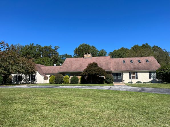 4 W Mozart Dr
