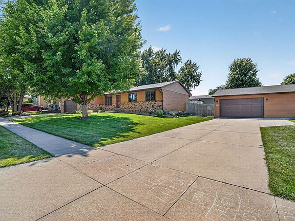 3rd image of 5822 Cimmarron Ln