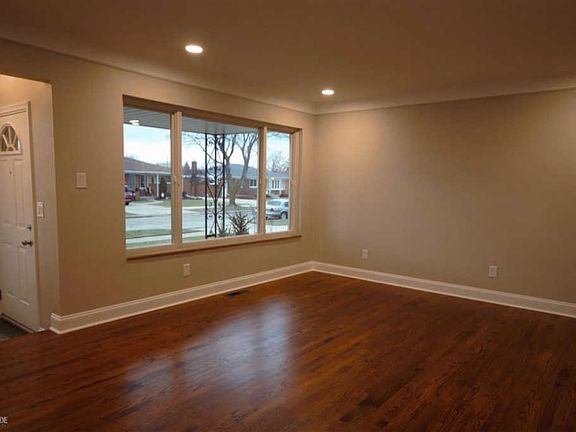 3rd image of 28260 Campbell Dr