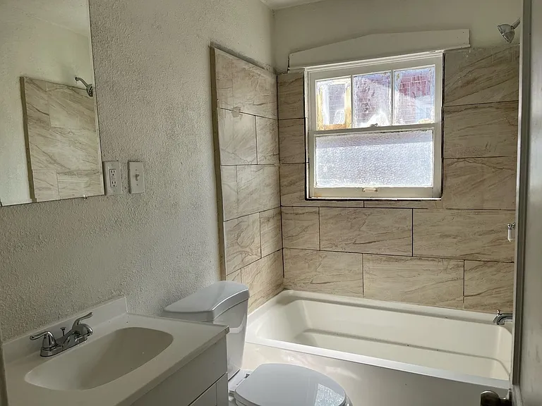 413 S 38th St #1 — Photo 11