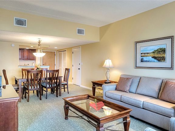 4th image of 260/261 Sandcastles Ct #241