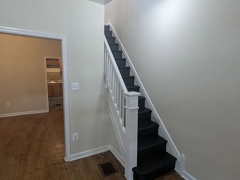 232 E Garrett St — Photo 10