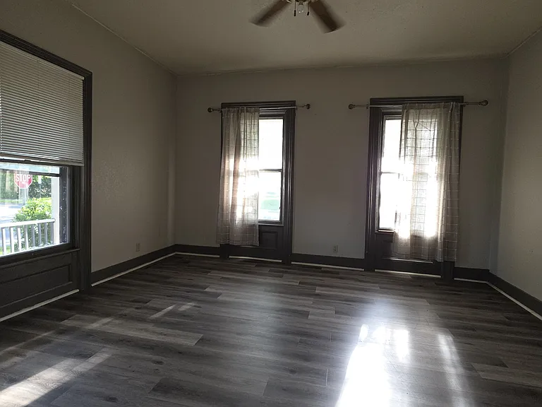 107 W 1st St #2 — Photo 4
