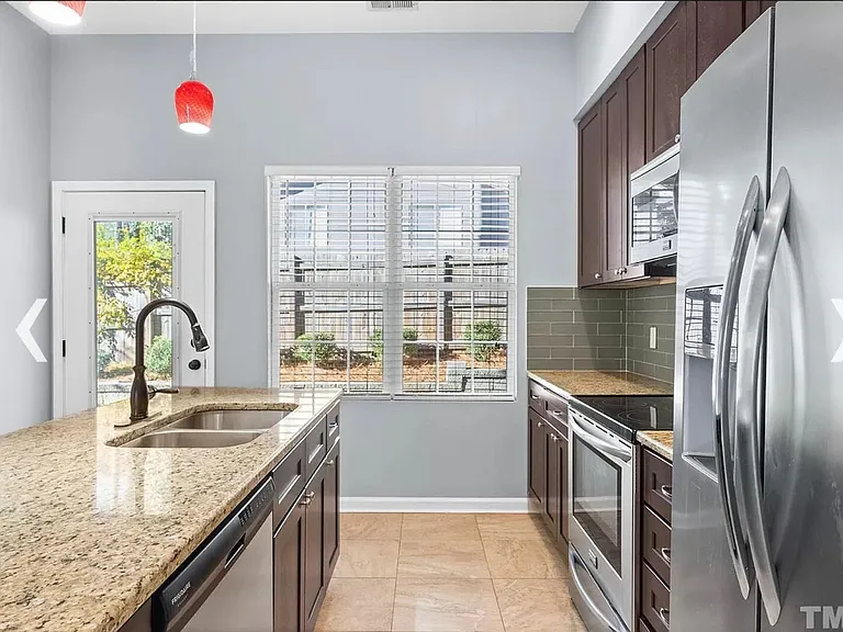 129 Pineland Cir #100 — Photo 2