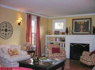 516 Oaks Ct, Webster Groves, MO