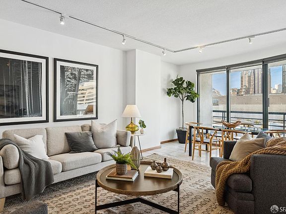 4th image of 300 3rd St APT 918