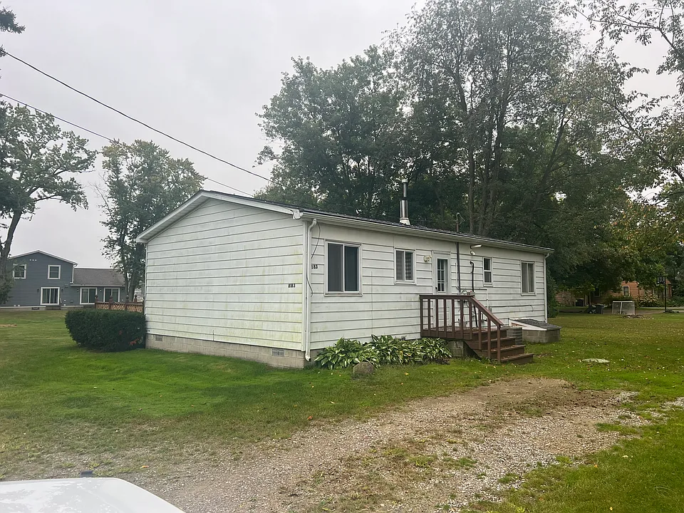 8183 Grand River Rd