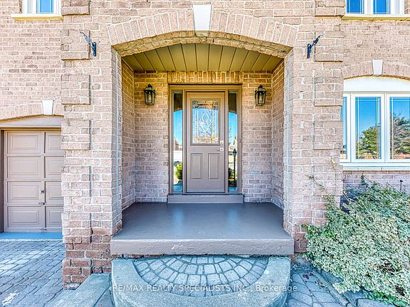 3rd image of 102 Sunforest Dr