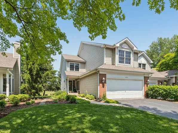 1714 Waverly Cir, St Charles, IL 60174