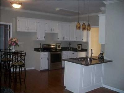 3rd image of 10121 Larkspur Dr