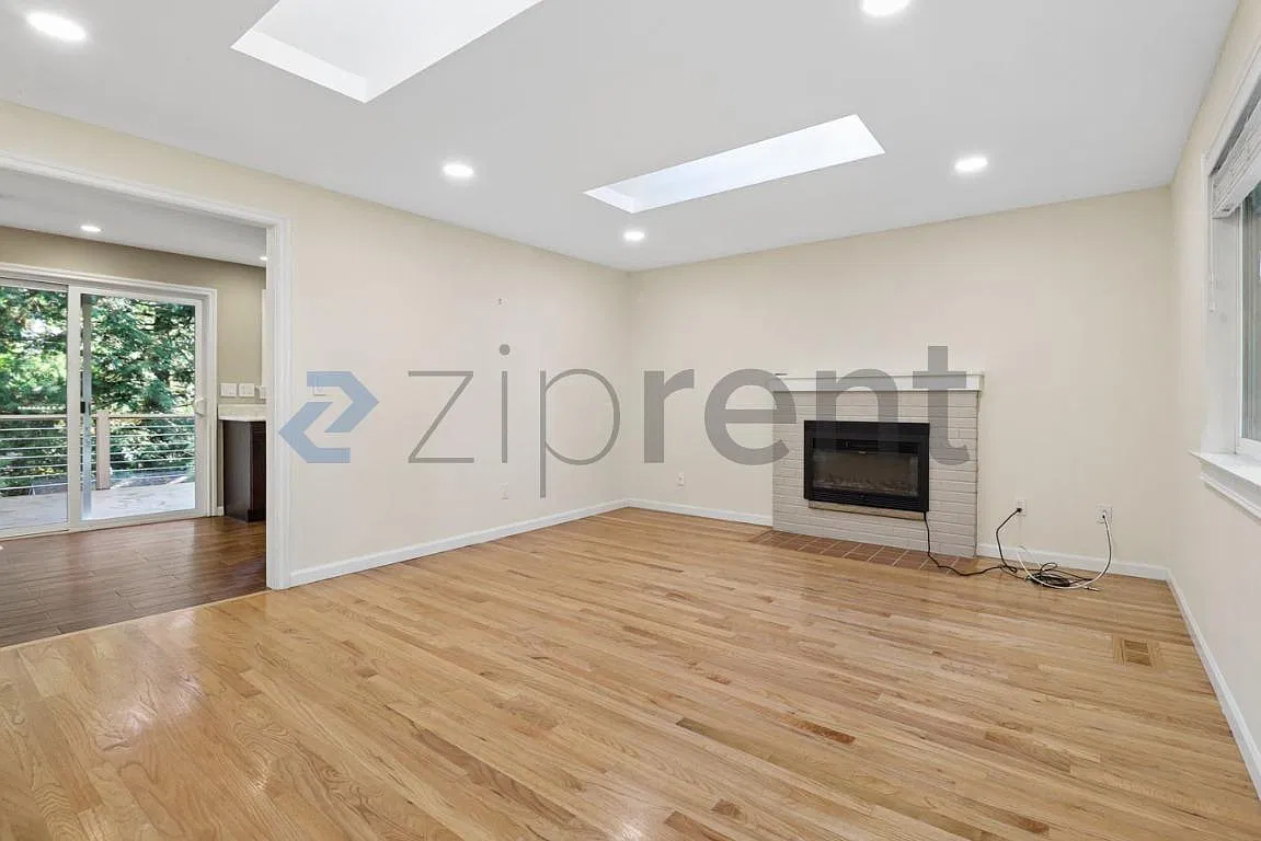 3 bed, 2043 sqft, $4,500 — Photo 2