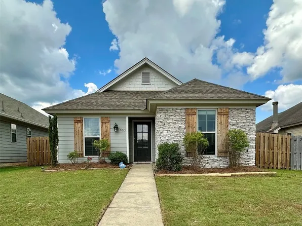 108 Grand Park Dr, Deatsville, AL 36022