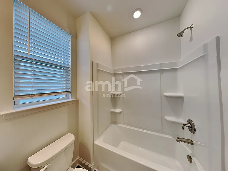 1010 Noah Ct — Photo 10